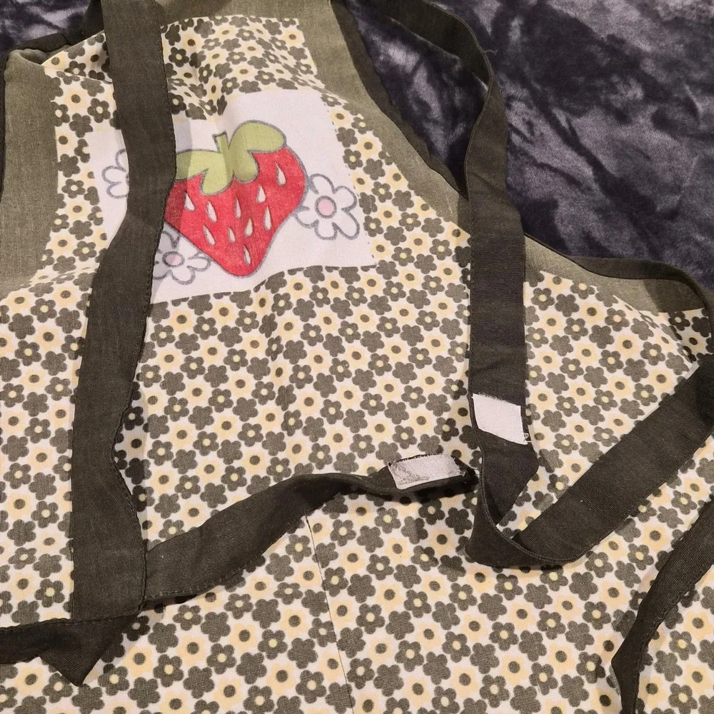 Vintage Strawberry Floral Daisy Print Apron Olive Green Yellow Cottagecore Bib